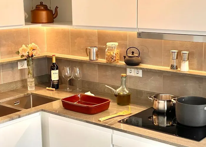 Alexia Aqua Direct Pool Access 2br 9min To Sea 5 Min To Town At1833 Apartment *