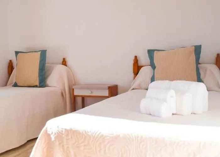 Alexia Aqua Direct Pool Access 2br 9min To Sea 5 Min To Town At1833 *